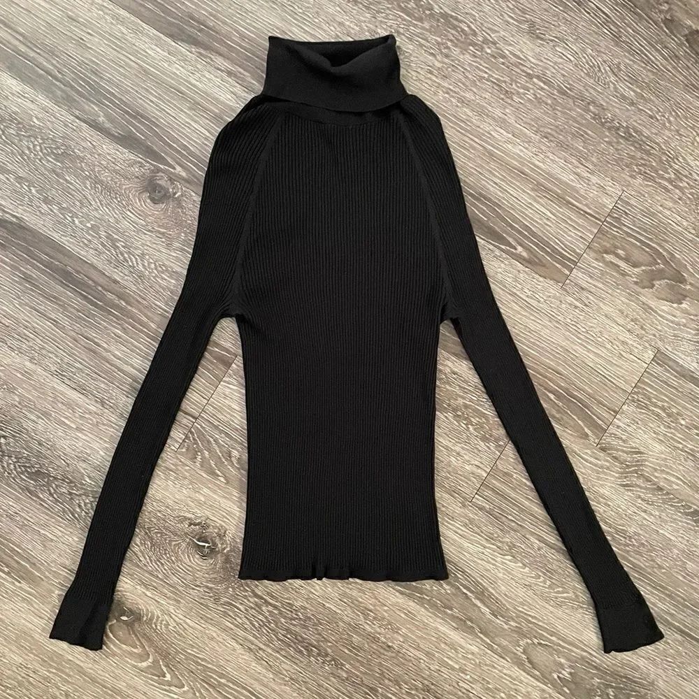 Skull cashmere ribbed turtleneck